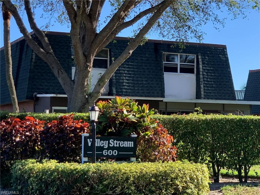 600 Valley Stream DR I-A2 NAPLES, FL 34113