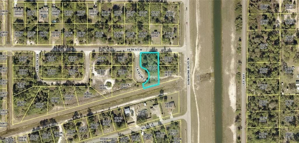 3702 Catron CT LEHIGH ACRES, FL 33971