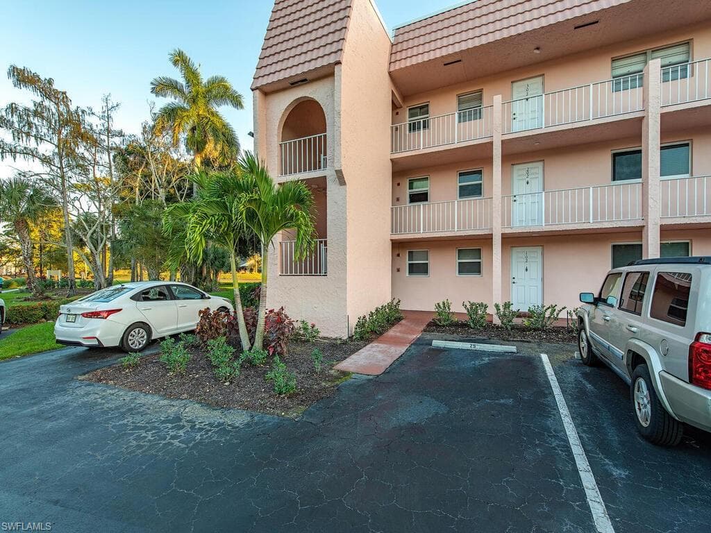 400 Forest Lakes BLVD 301 NAPLES, FL 34105
