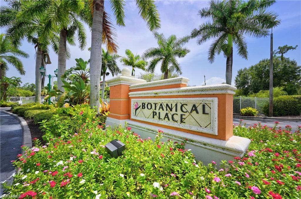 4450 Botanical Place CIR 303 NAPLES, FL 34112