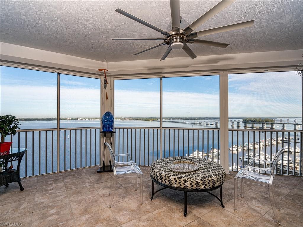 2104 W First ST 1201 FORT MYERS, FL 33901