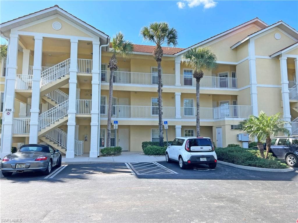 9165 Celeste DR 3-202 NAPLES, FL 34113