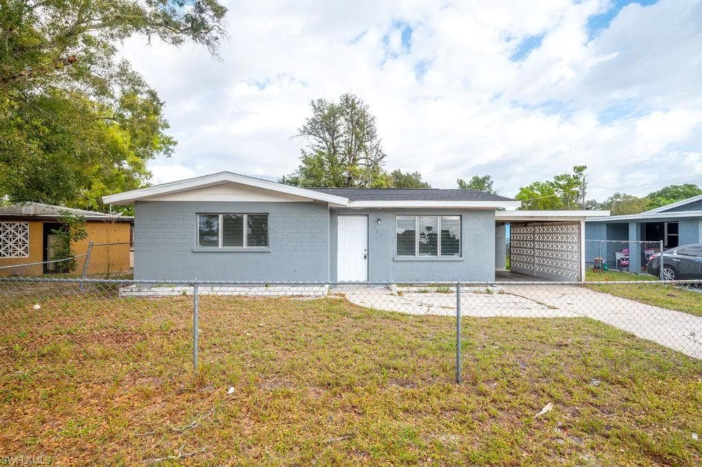 205 Manor PKY FORT MYERS, FL 33916