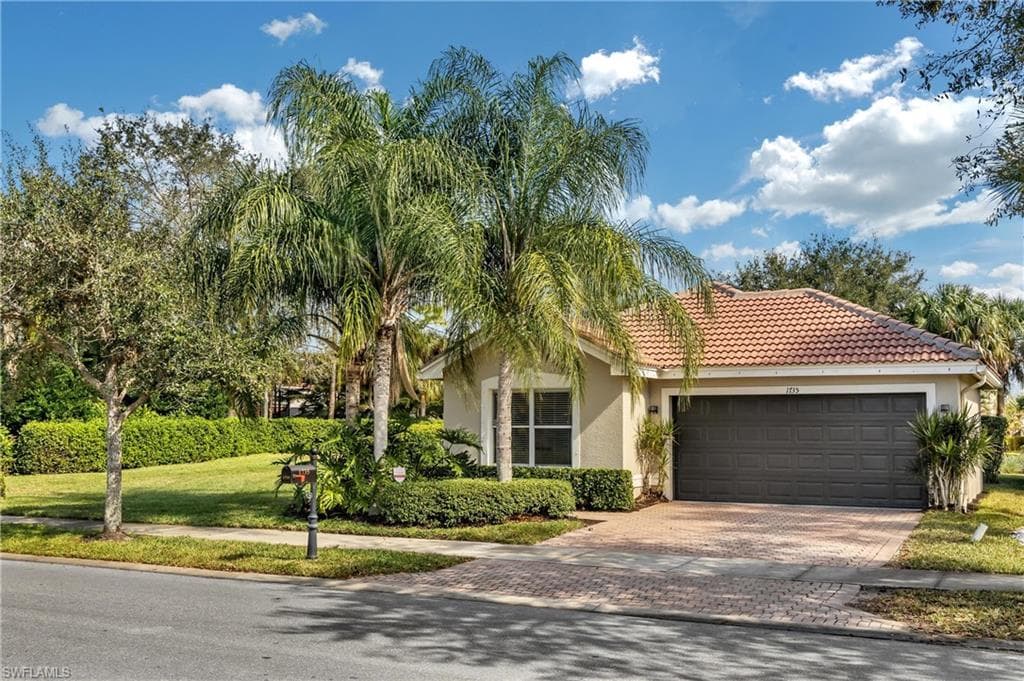 1735 Triangle Palm TER NAPLES, FL 34119