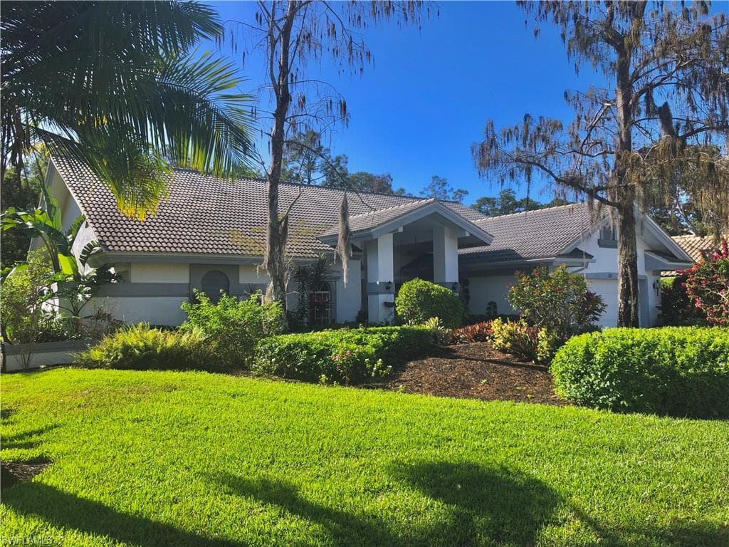 151 Edgemere WAY S NAPLES, FL 34105