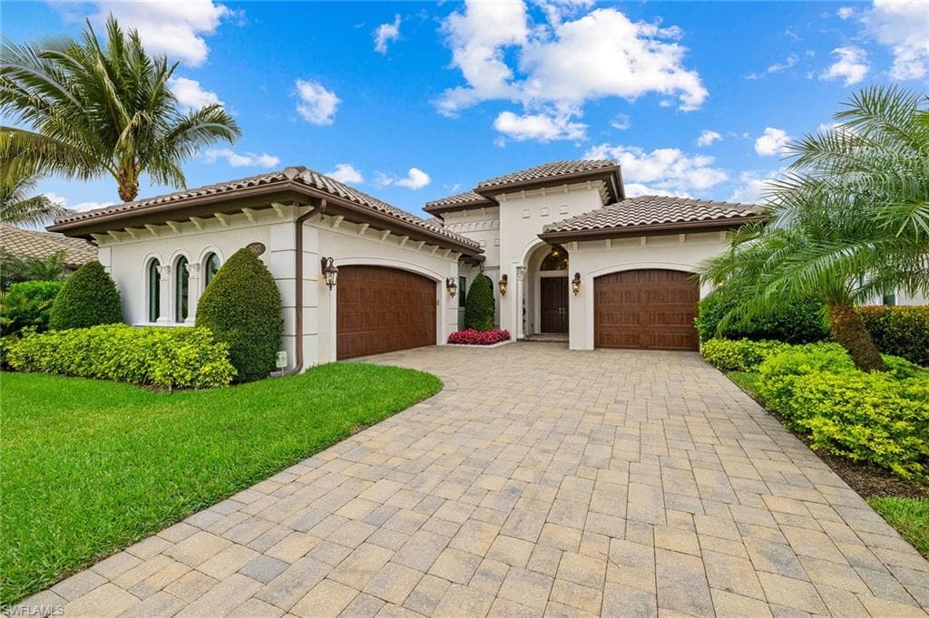 7607 Trento CIR NAPLES, FL 34113