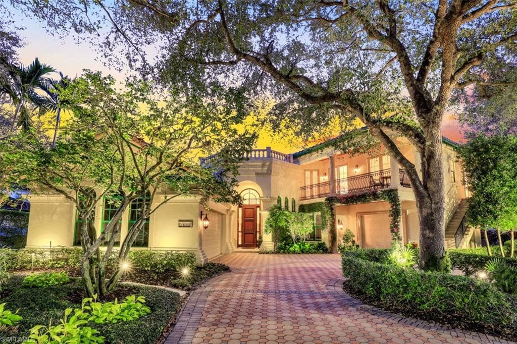 7833 Via Vecchia NAPLES, FL 34108