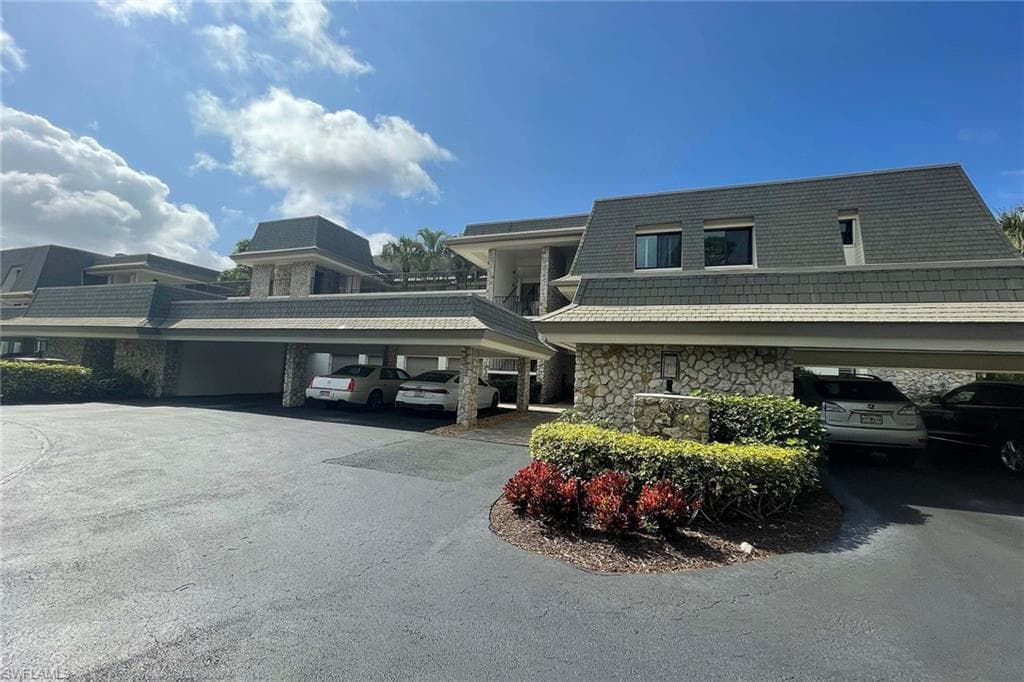 935 Wildwood LN 935 NAPLES, FL 34105
