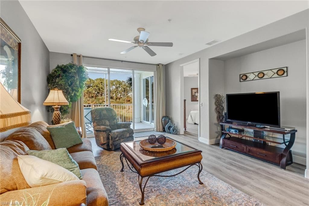 4883 Hampshire CT 6-102 NAPLES, FL 34112