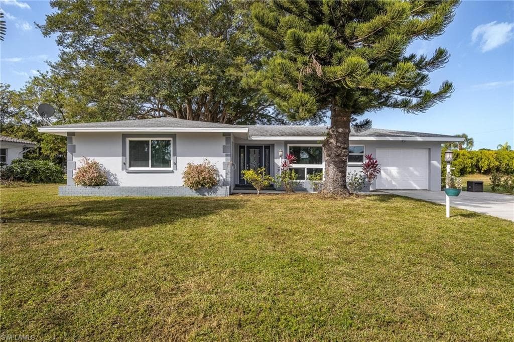4004 Country Club BLVD CAPE CORAL, FL 33904