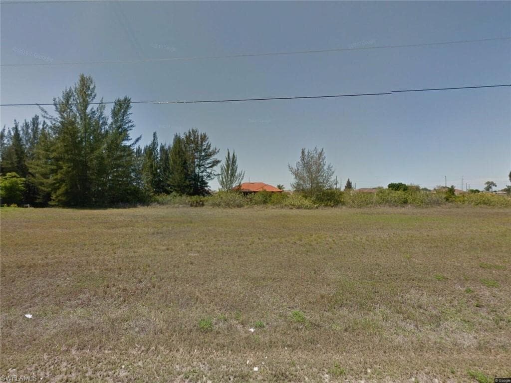 916 NE 1st PL CAPE CORAL, FL 33909