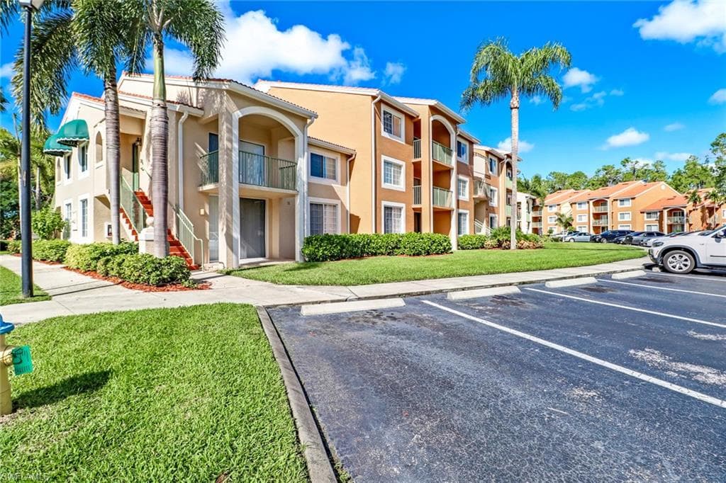 1265 Wildwood Lakes BLVD 106 NAPLES, FL 34104