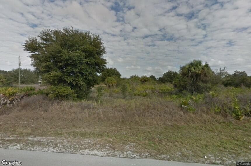 2504 59th ST W LEHIGH ACRES, FL 33971