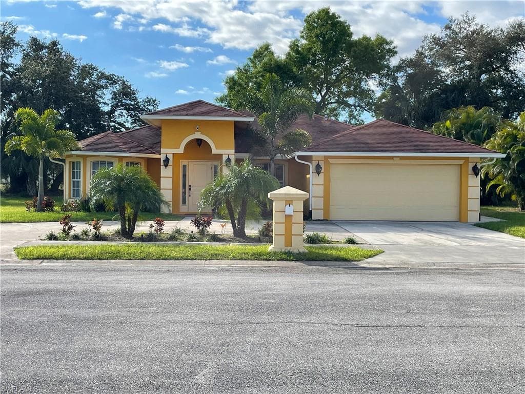4856 Archie LN FORT MYERS, FL 33905
