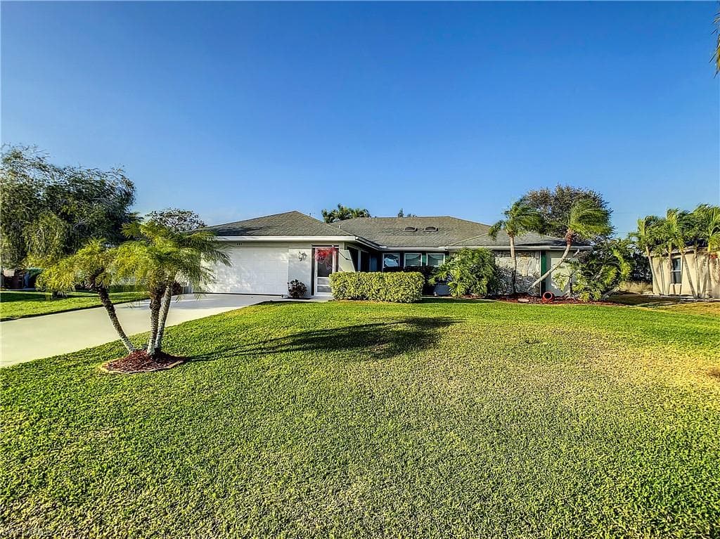405 SE 6th TER CAPE CORAL, FL 33990