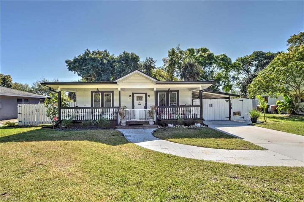 1554 Alhambra DR FORT MYERS, FL 33901