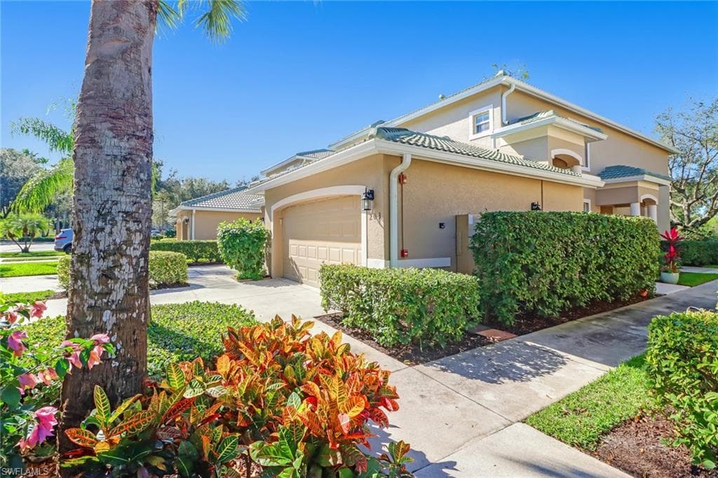 3545 Laurel Greens Lane North 203 NAPLES, FL 34119