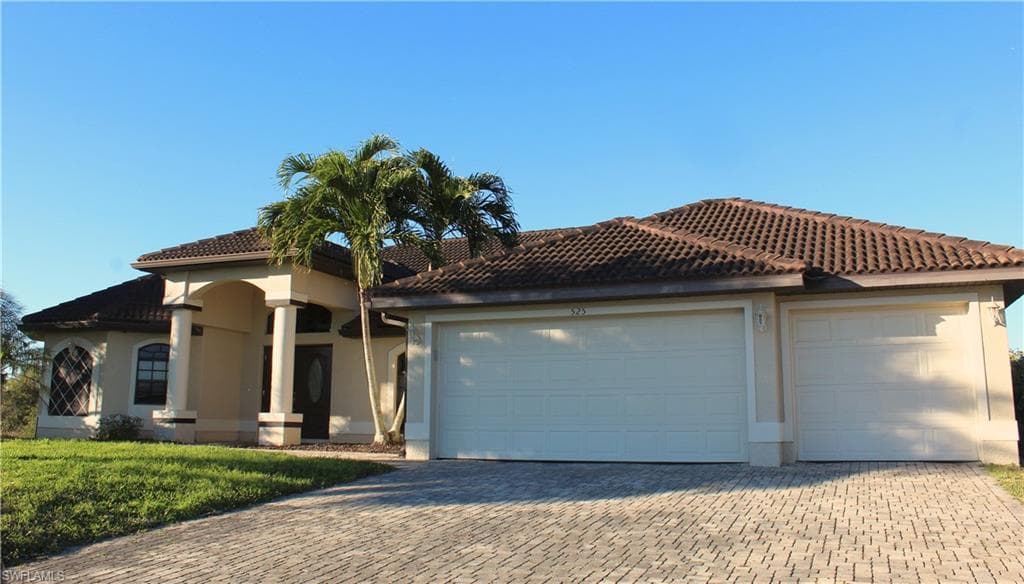 525 NW 8th TER CAPE CORAL, FL 33993