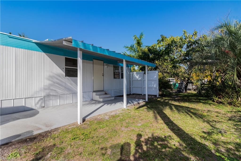 5687 Meadowlark LN BOKEELIA, FL 33922