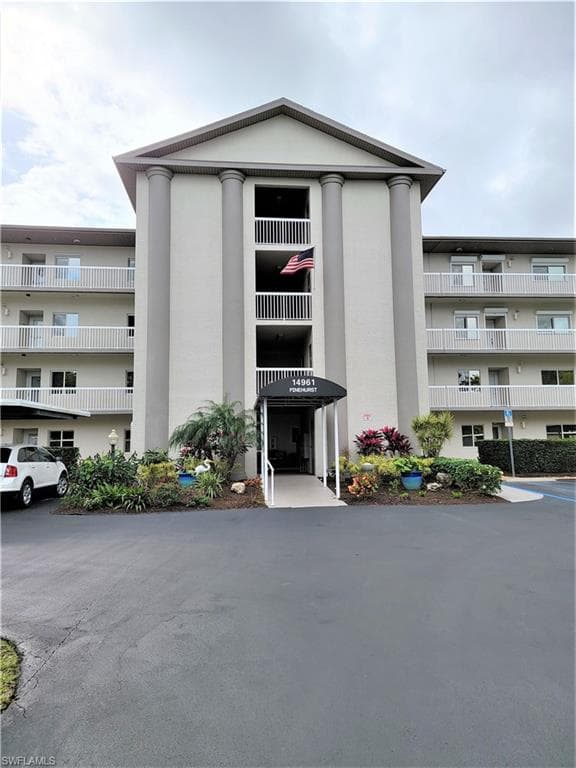 14961 Hole In 1 CIR Pinehurst 204 FORT MYERS, FL 33919