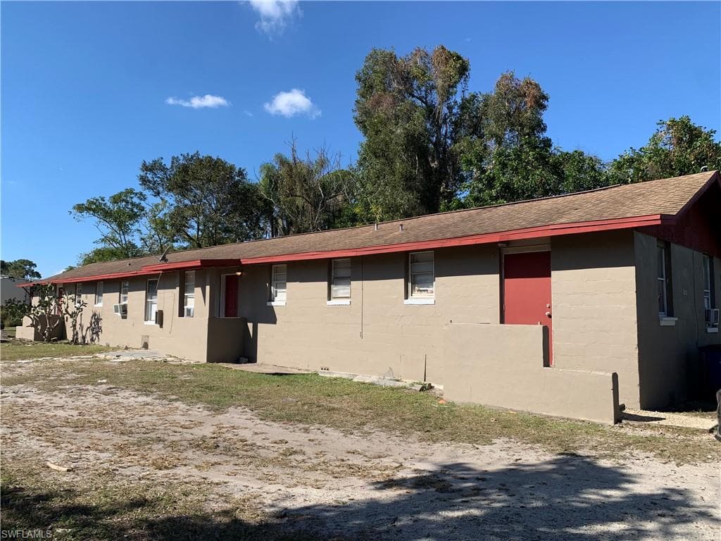 205 4th ST FORT MYERS, FL 33907