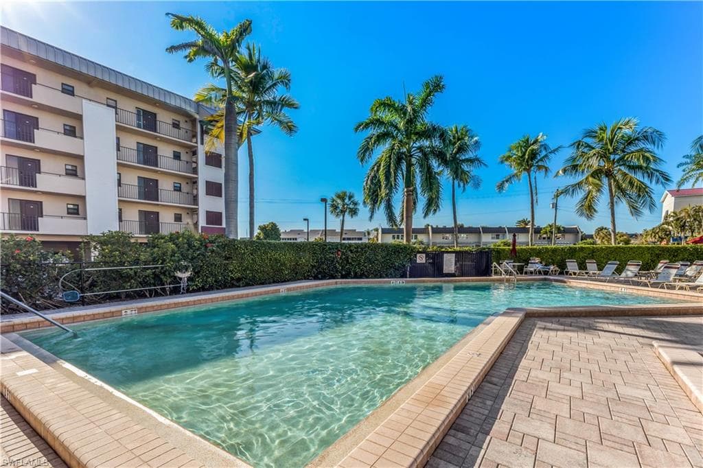 807 River Point DR 102D NAPLES, FL 34102