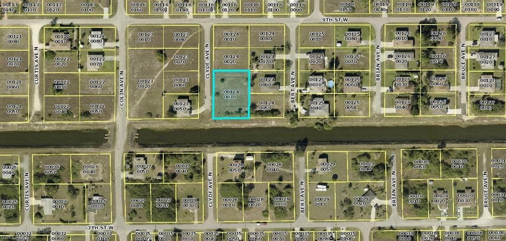 802 Clyde AVE N LEHIGH ACRES, FL 33971