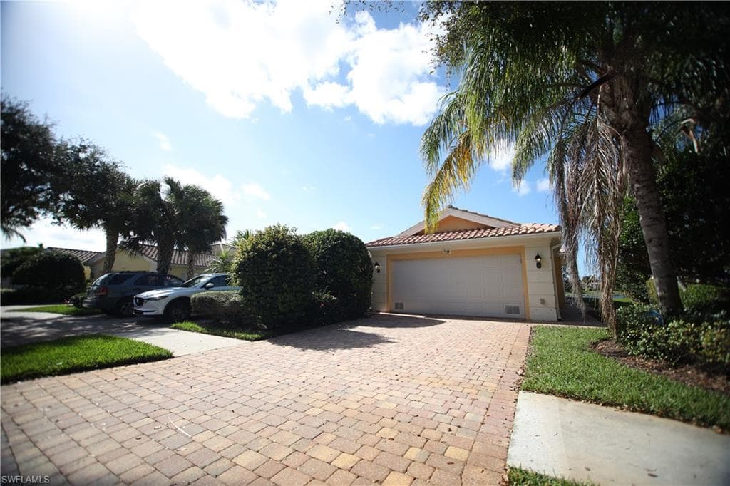 7558 Rozzini LN NAPLES, FL 34114