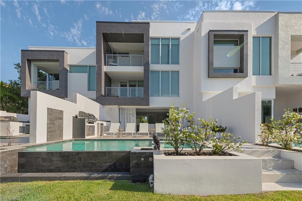 1557 Chesapeake AVE 1557 NAPLES, FL 34102