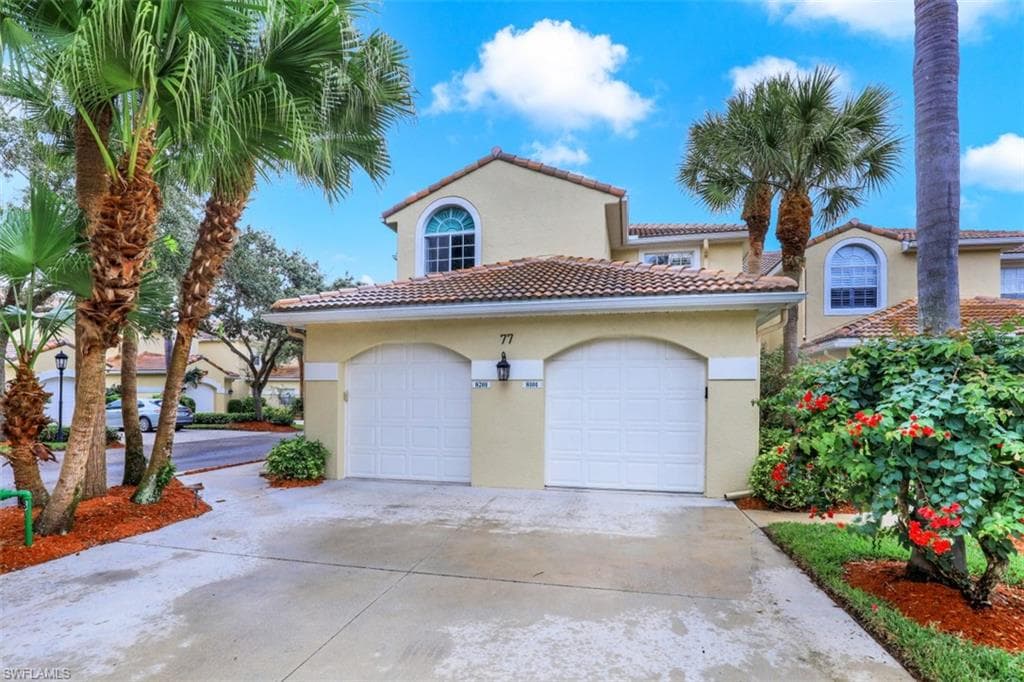77 Silver Oaks CIR 8101 NAPLES, FL 34119