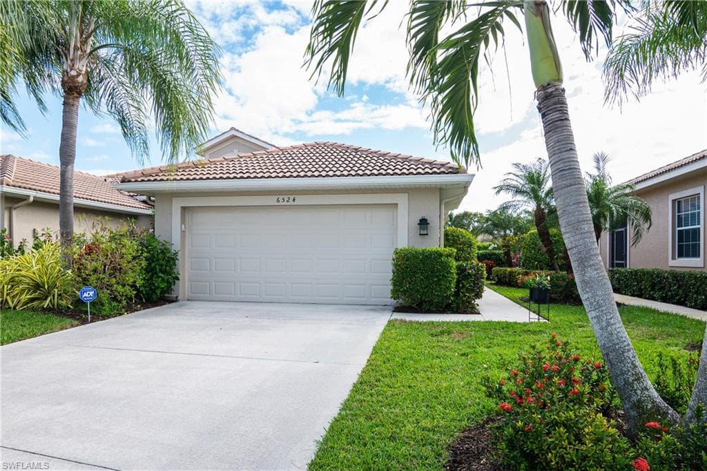 6524 Castlelawn PL 64 NAPLES, FL 34113