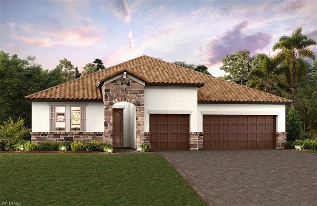 2062 Grove DR NAPLES, FL 34120