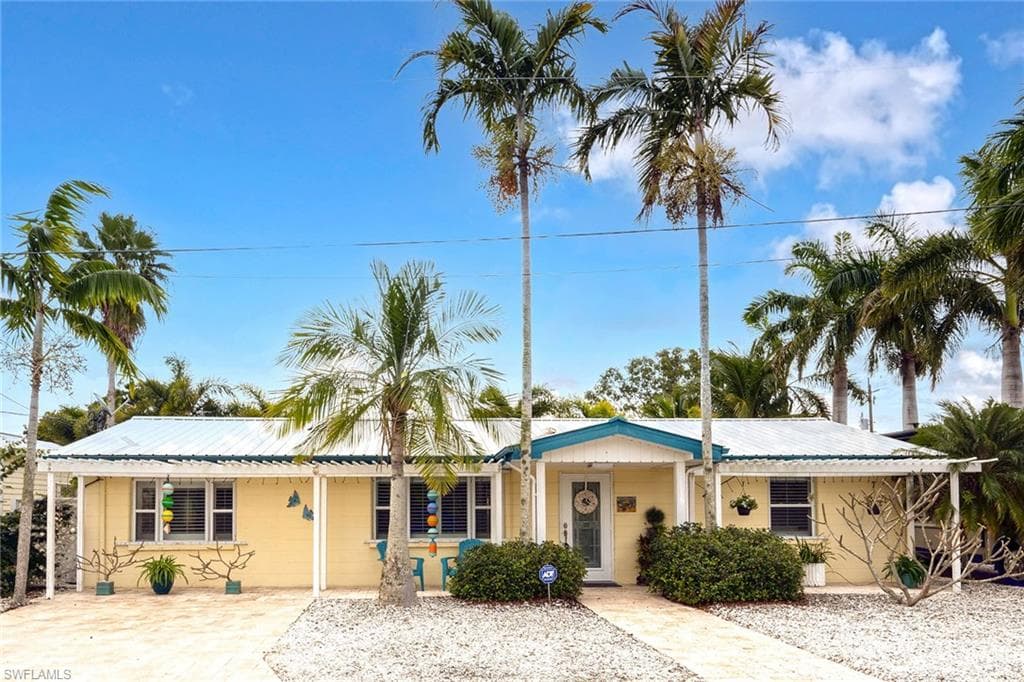 2631 Bayshore DR MATLACHA, FL 33993