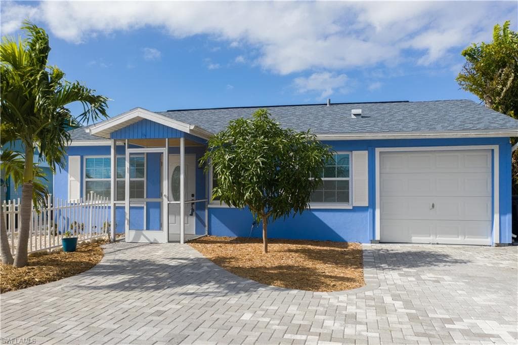 2692 Geary ST MATLACHA, FL 33993