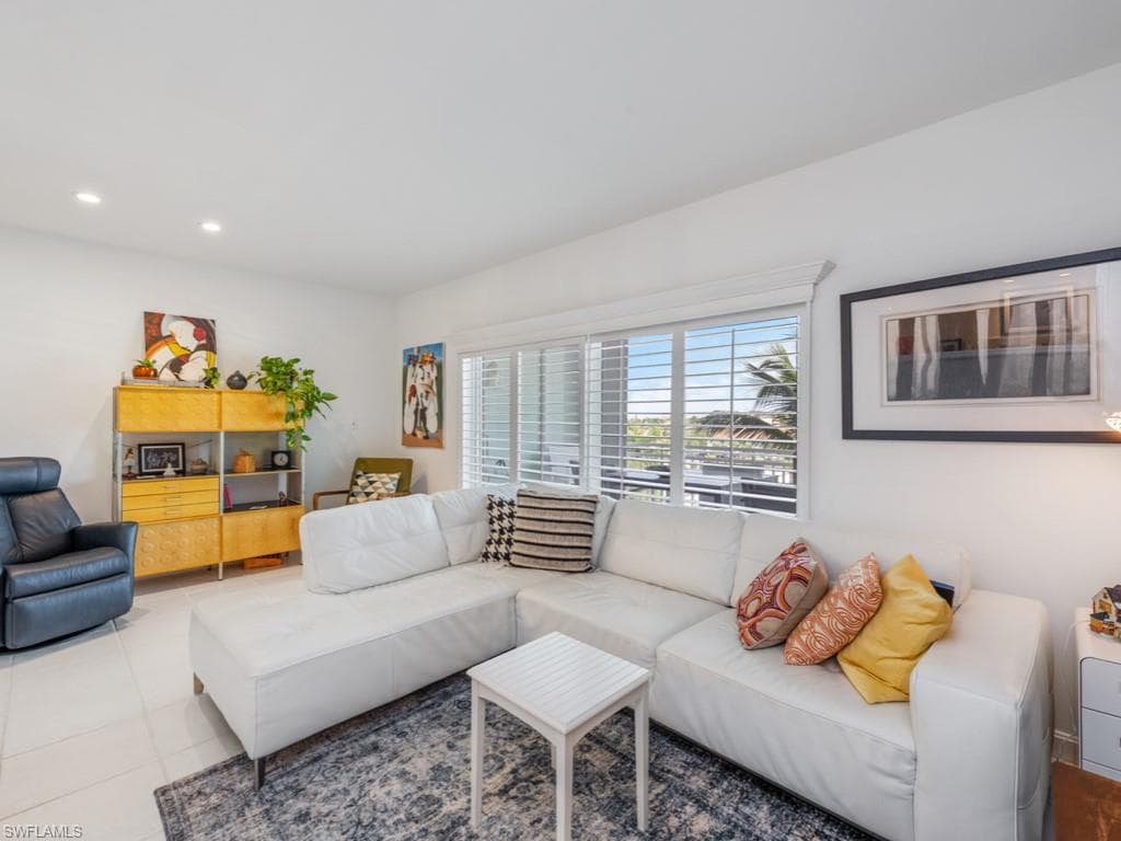 500 Saturn CT 51 MARCO ISLAND, FL 34145