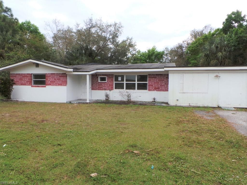 3574 Seminole AVE FORT MYERS, FL 33916