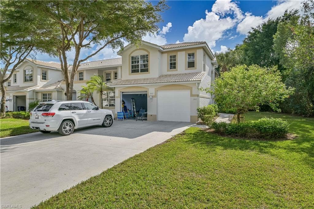 9021 Las Maderas DR 202 BONITA SPRINGS, FL 34135