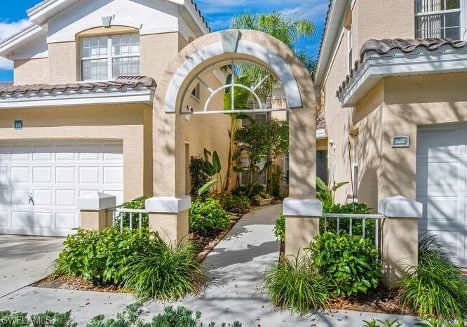 6863 Satinleaf RD S 202 NAPLES, FL 34109