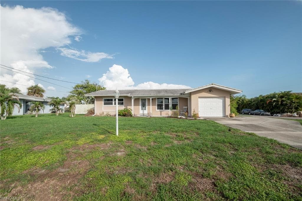 4241 Country Club BLVD CAPE CORAL, FL 33904
