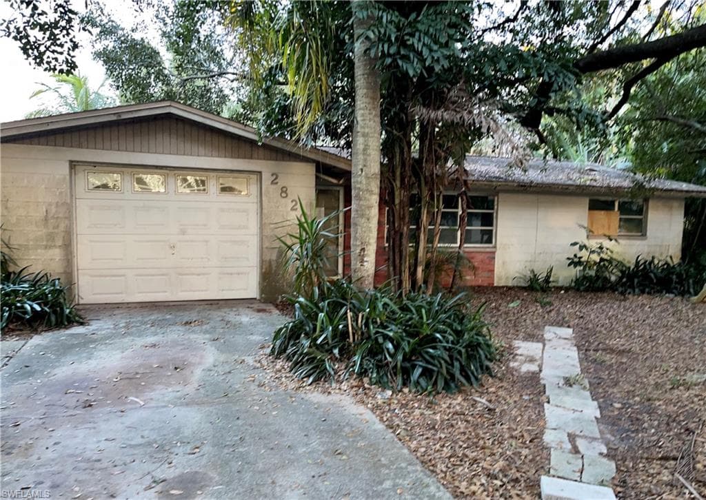 2820 West RD FORT MYERS, FL 33905