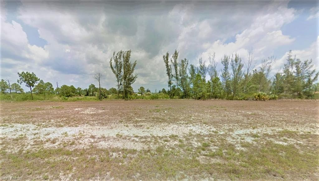 817 NE 38th TER CAPE CORAL, FL 33909