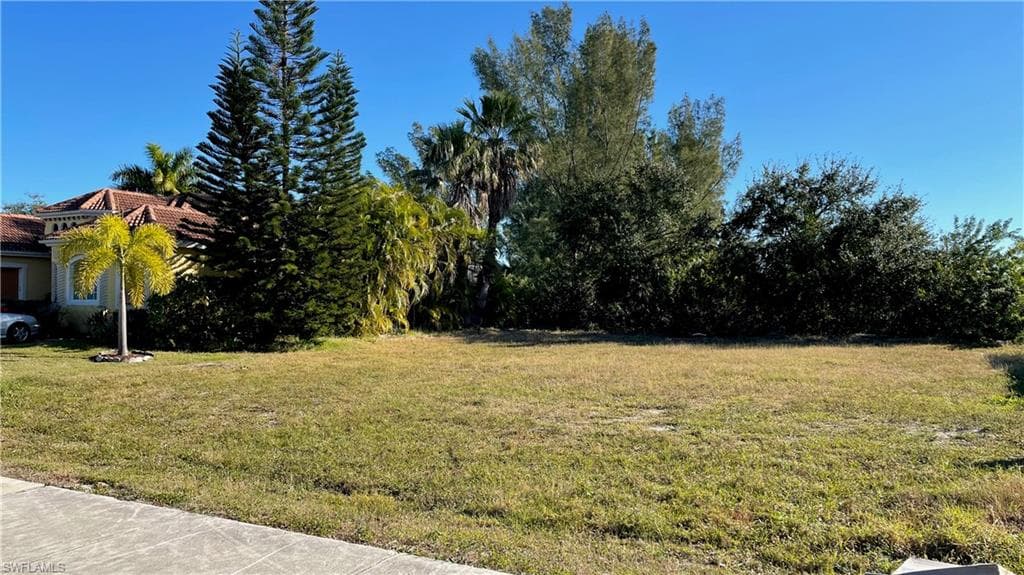 2135 Surfside BLVD CAPE CORAL, FL 33991