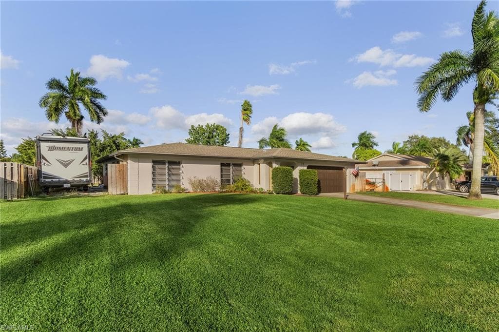 2413 La Salle AVE FORT MYERS, FL 33907