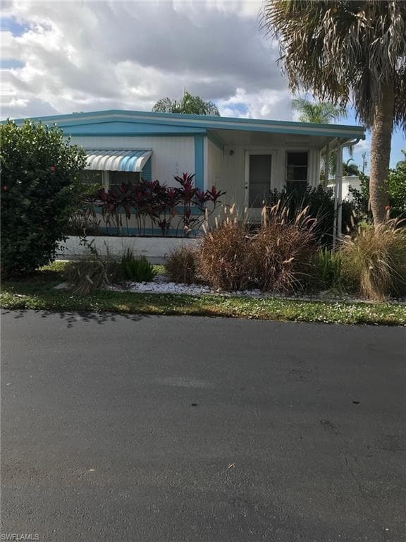 624 Vista DR N NORTH FORT MYERS, FL 33917