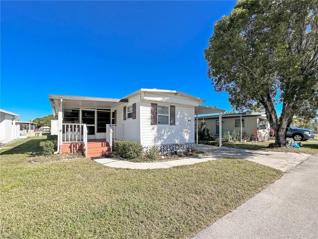 43 Poinsettia DR FORT MYERS, FL 33905