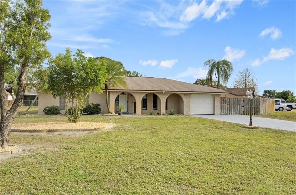 225 Ground Dove CIR LEHIGH ACRES, FL 33936