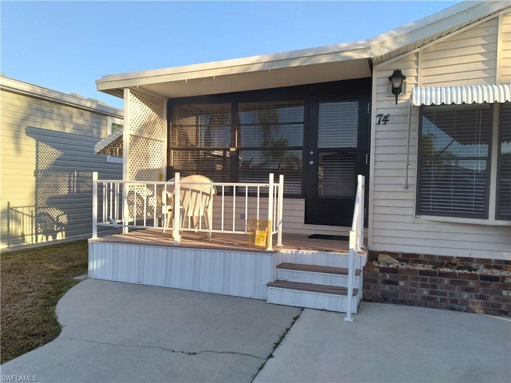74 Gresham LN NORTH FORT MYERS, FL 33903
