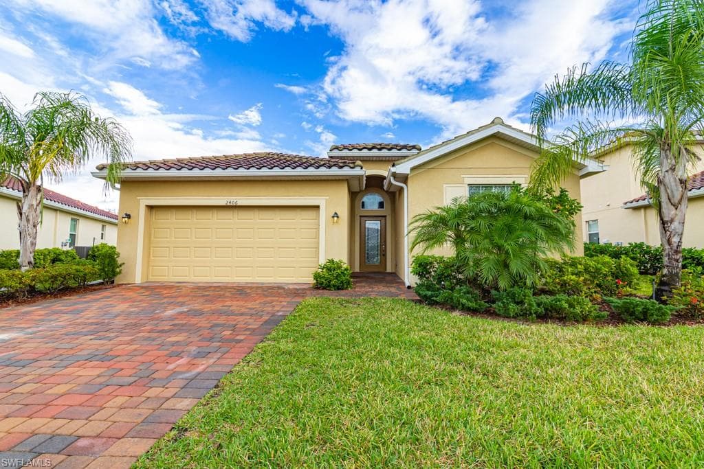 2406 Heydon CIR E NAPLES, FL 34120
