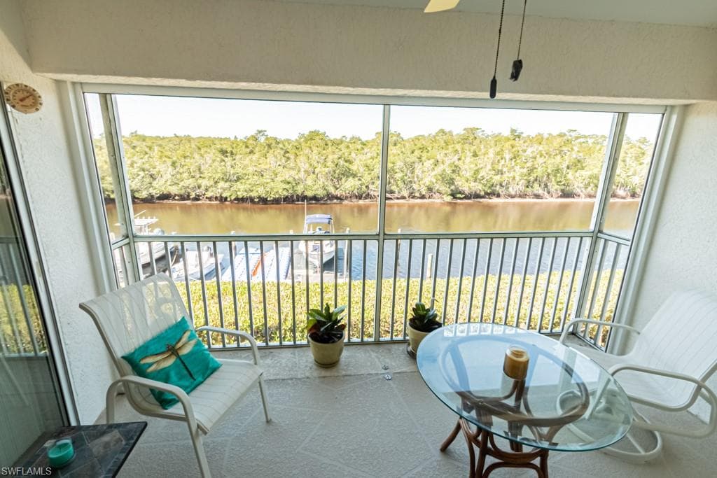 206 NEWPORT DR 811 NAPLES, FL 34114