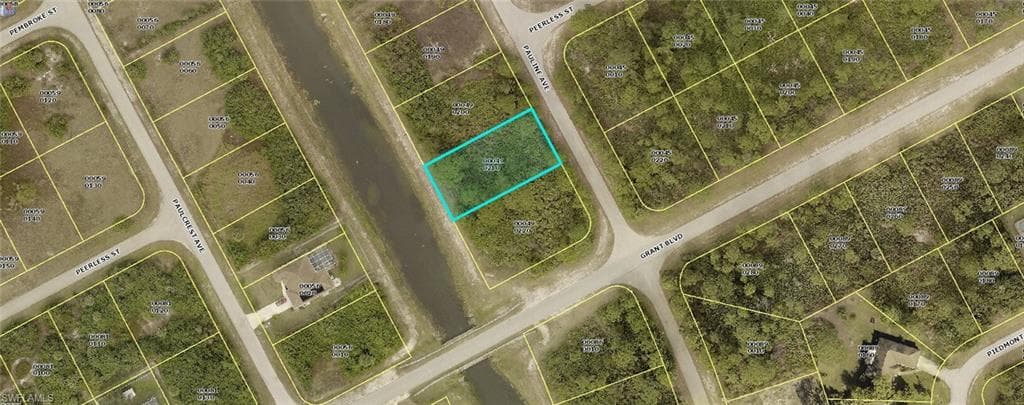 394 Pauline AVE LEHIGH ACRES, FL 33974
